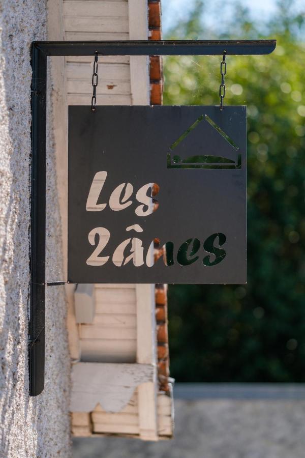 Les Deux Anes Bed & Breakfast Veuves Bagian luar foto